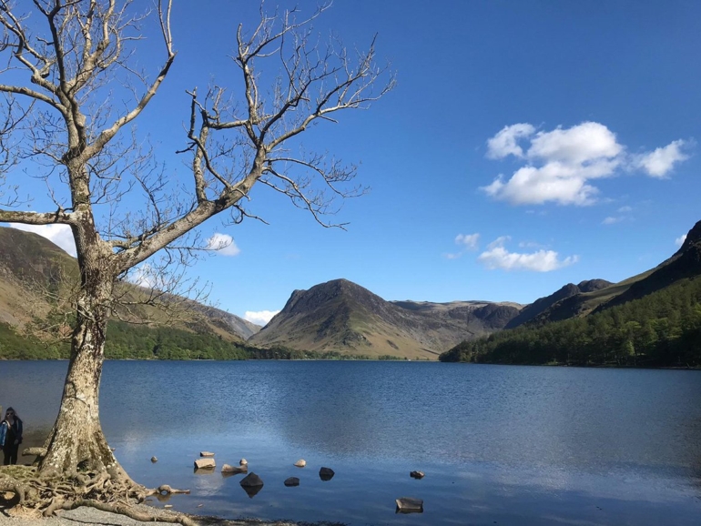 Fleetwith Pike: Wächter über Buttermere Idyllischer Blick auf Buttermere mit dem markanten Fleetwith Pike im Lake District.