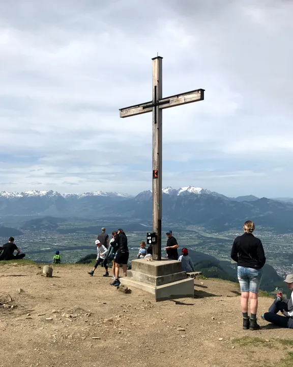 Hohe Kugel Gipfelkreuz auf der Hohen Kugel mit dem Säntis im Hintergrund