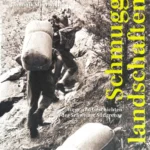 Buchcover mit Schmugglern, von denen einer eine Bricolla auf dem Rücken trägt; ein weiteres Bündel liegt am Boden