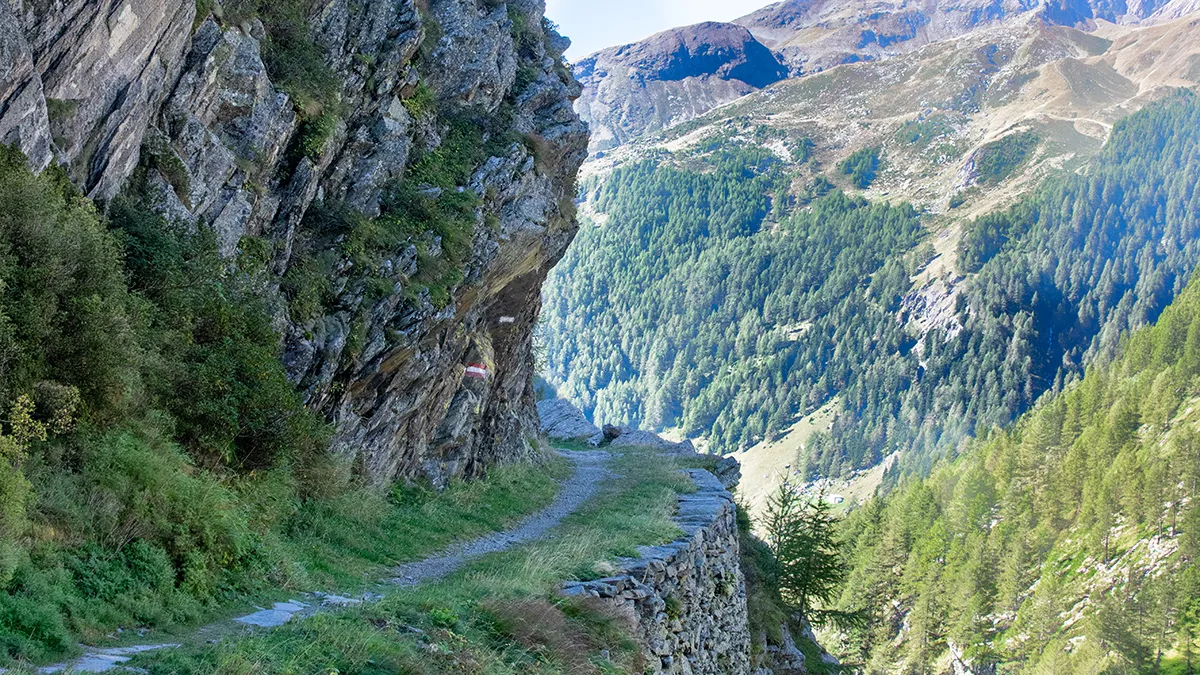 Ein Säumerpfad der durch die Cordinello Schlucht führt.